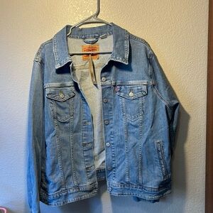 Levis Premium Trucker Jacket Women's Size 3X Blue Denim Button Up Light Wash